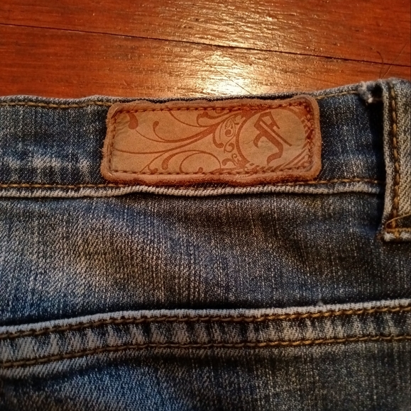 Skinny Jeans Medium Wash Boot Cut w/ Studs - Picture 4 of 5